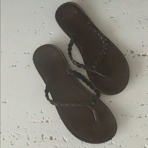 Hollister leather flip flops